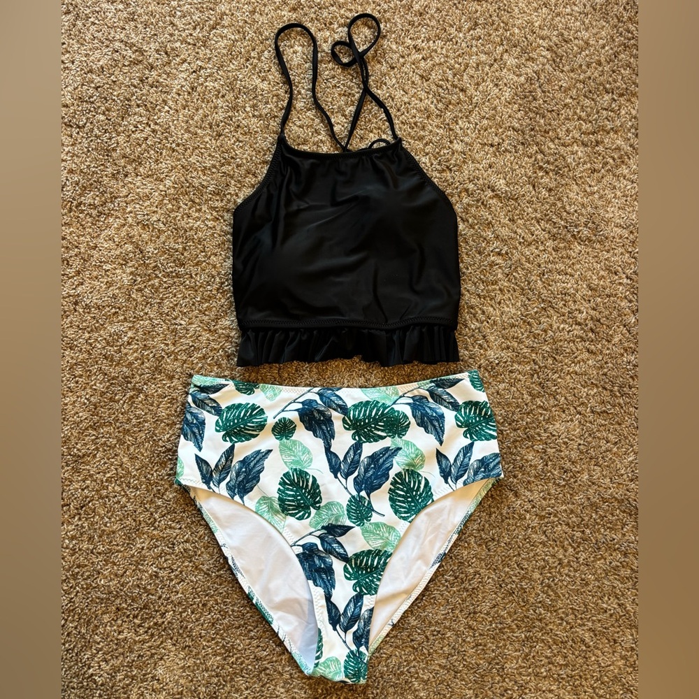 Cupshe Black Halter Tankini Top with Green Leaf High-Waist Bottoms Size L